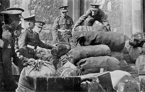 Men of the 1st Worcesters loading their bags in to the Tower of London